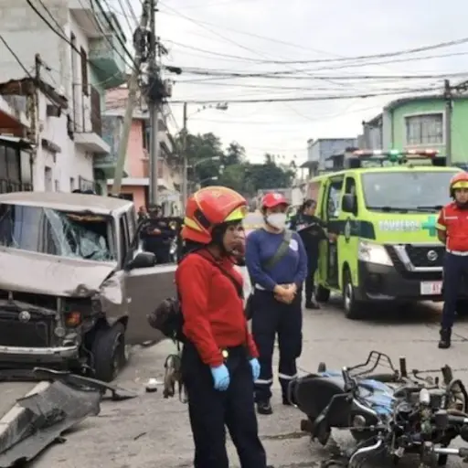 Fatal accidente de motociclista queda grabado en video. ,Bomberos Municipales. 