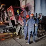 Piloto de grúa muere tras accidente en ruta al Atlántico. ,Bomberos Municipales Departamentales