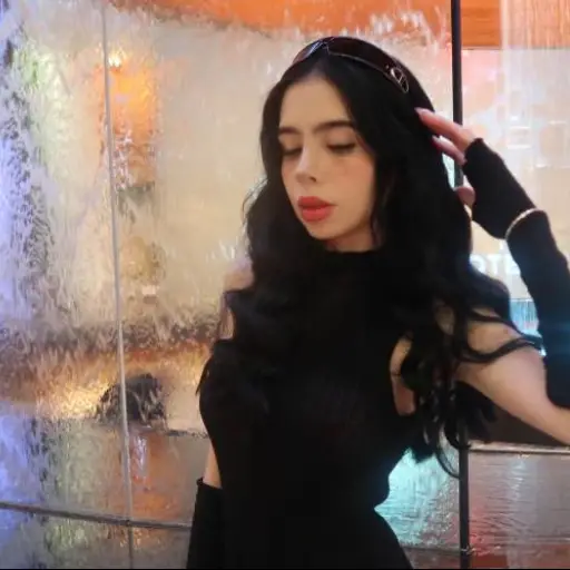 Niña fresa fotos concierto Bad Bunny ,Instagram