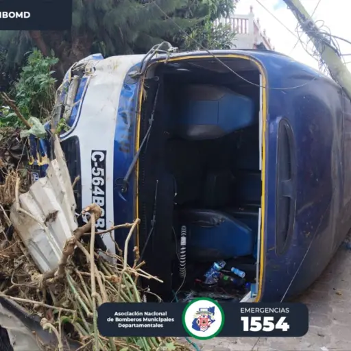 El bus que trasladaba a un grupo de turistas volcó en Magadalena Milpas Altas. ,Bomberos Municipales Departamentales