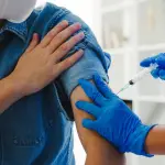 OMS recomienda vacunación contra el Covid cada seis meses para grupos de alto riesgot