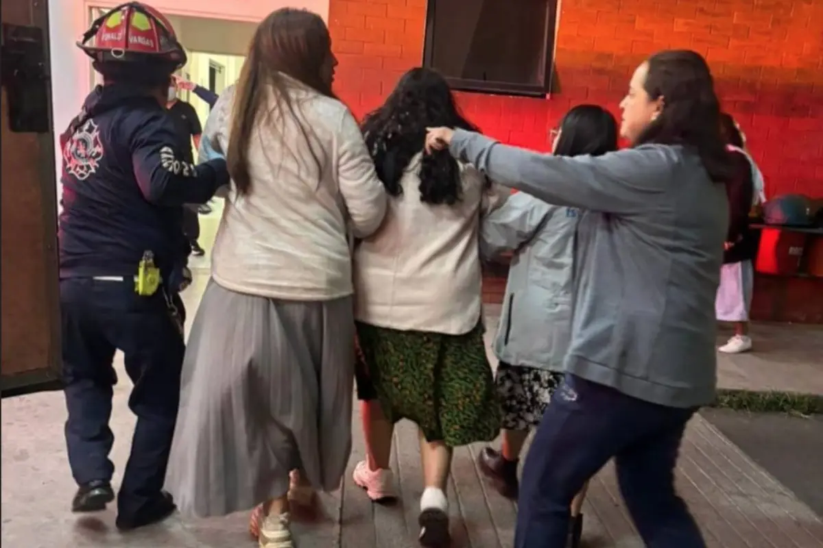 Bomberos Municipales asistieron a los afectados., Foto Bomberos Municipales Departamentales