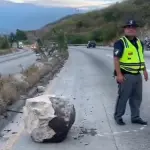 Reportan desprendimiento de roca en ruta al Atlánticot