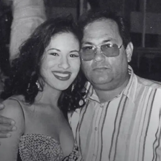 Abraham Quintanilla y Selena ,Redes sociales.