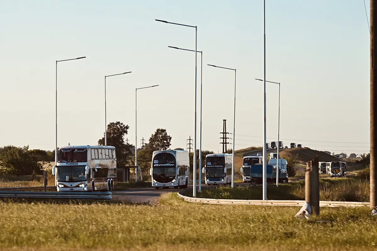 Aficionados de Estudiantes de Argentina sufren accidente - Estudiantes de la Plata