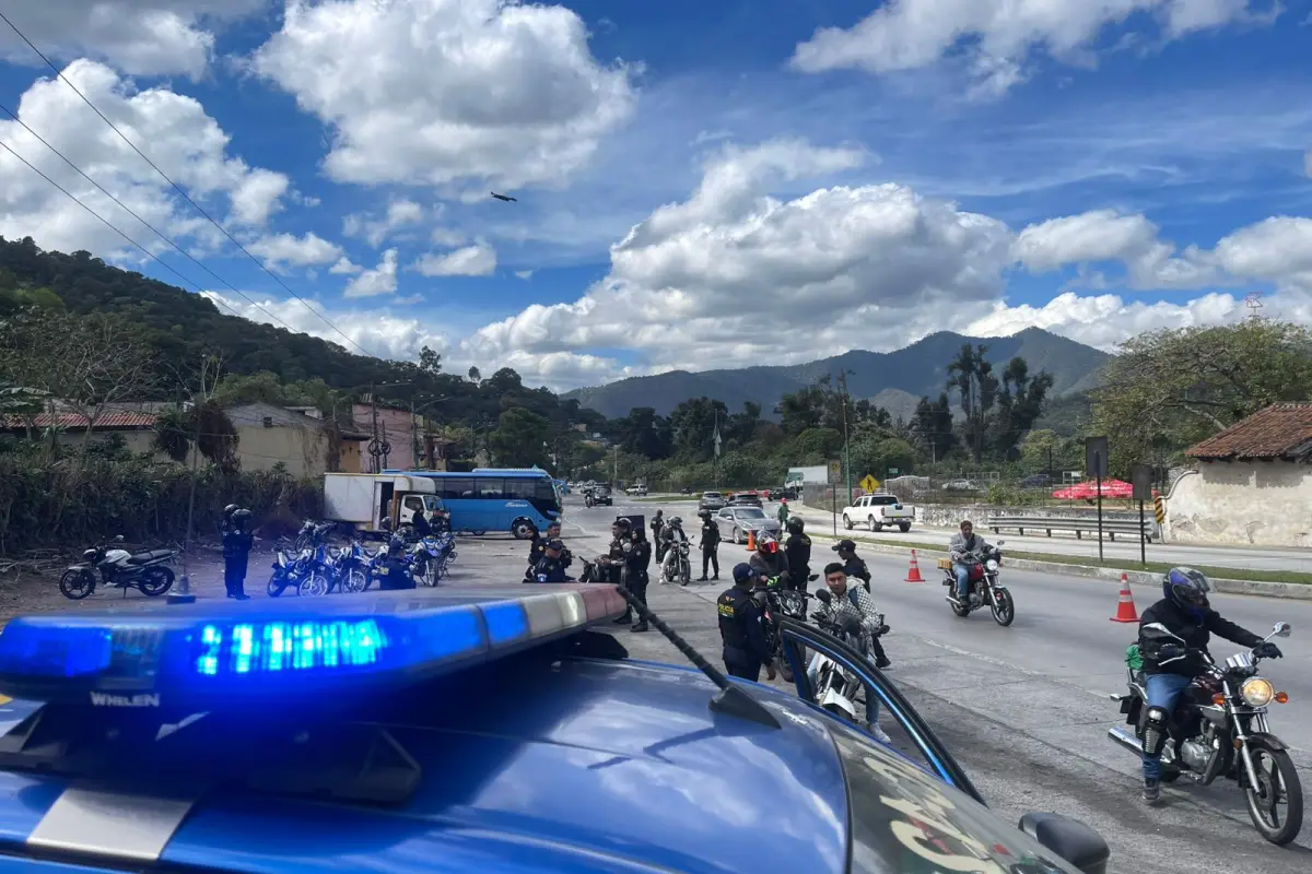 Los agentes de la PNC permanecen en distintos sectores del país para evitar asaltos por el pago del aguinaldo., PNC de Guatemala.