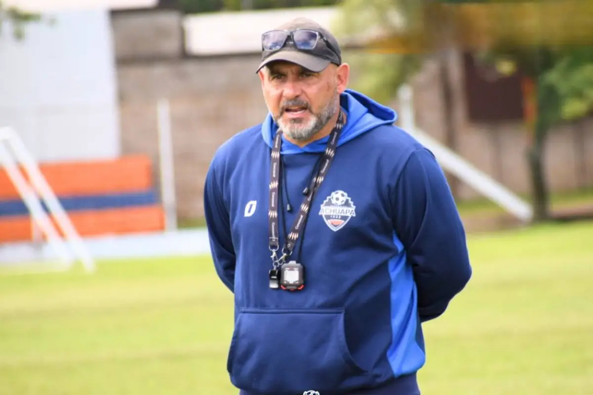 El técnico Martín García en su paso por el Deportivo Achuapa - Deportivo Achuapa