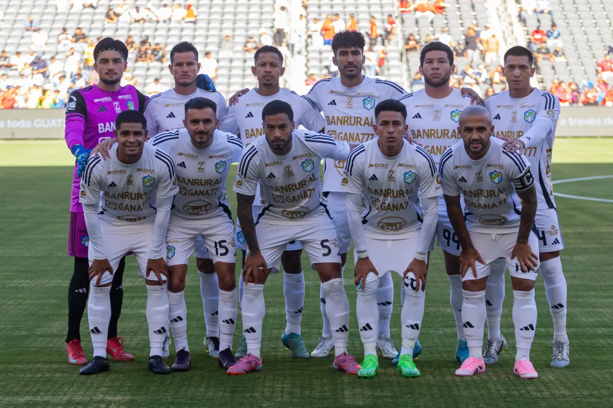 Alineación de Comunicaciones en un partido amistoso ante Municipal - Comunicaciones FC