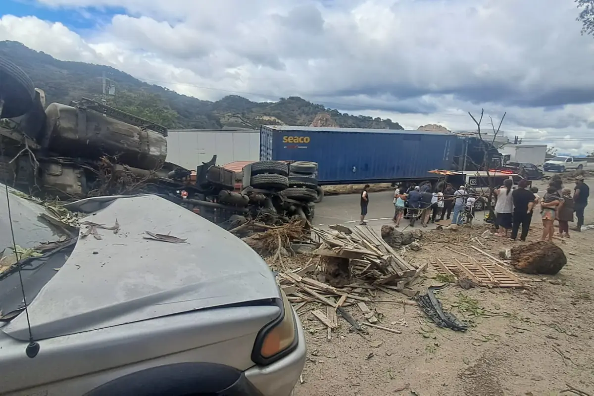 Múltiple colisión en km. 30 de ruta al Atlántico., Bomberos Voluntarios