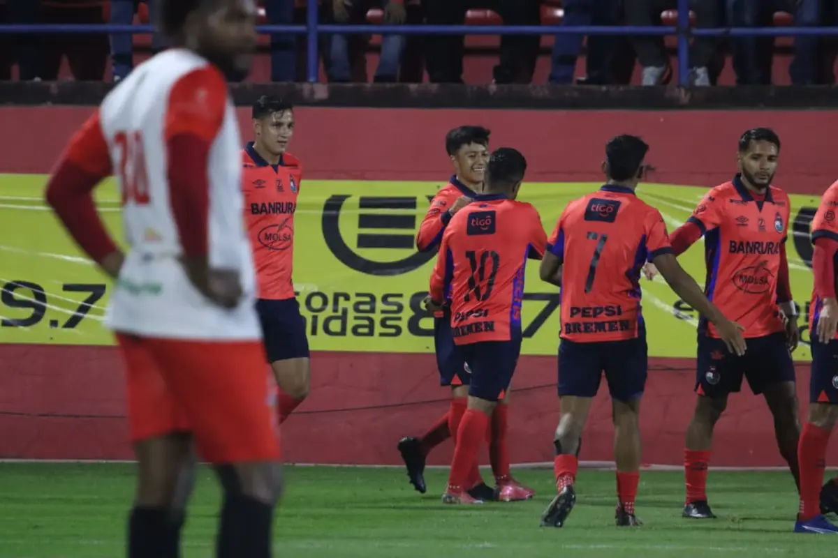 Celebración de Municipal ante Mictlán en El Trébol - Alex Meoño