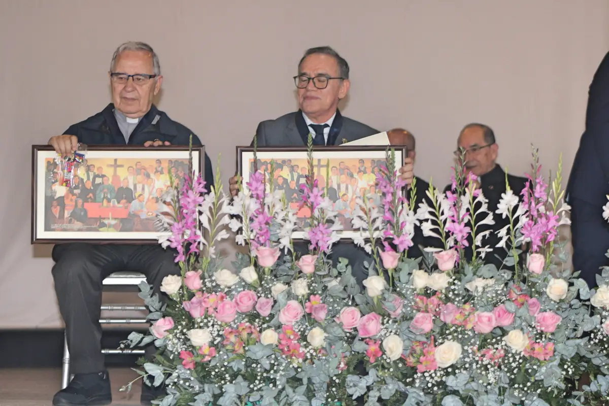 El sacerdote Pedro Jaramillo y el profesor Carlos Aldana recibieron la Orden 'Monseñor Juan José Gerardi de los Derechos Humanos 2025'., ODHAG