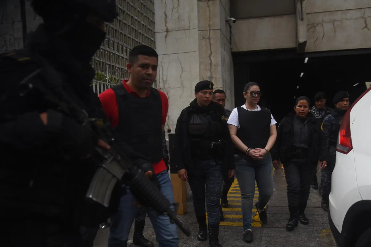 María Fernanda Bonilla y José Luis Marroquín, en la salida de Torre de Tribunales el jueves, 11 de diciembre de 2025., Omar Solís/Emisoras Unidas