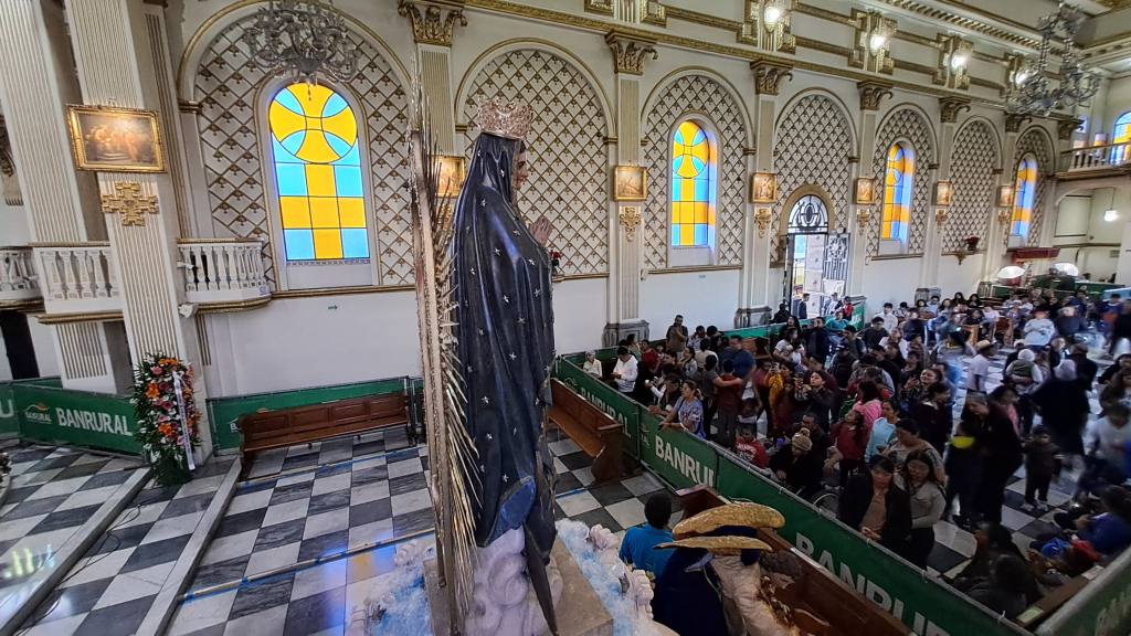 Fieles empiezan a celebrar el Día de la Virgen de Guadalupe | Omar Solis