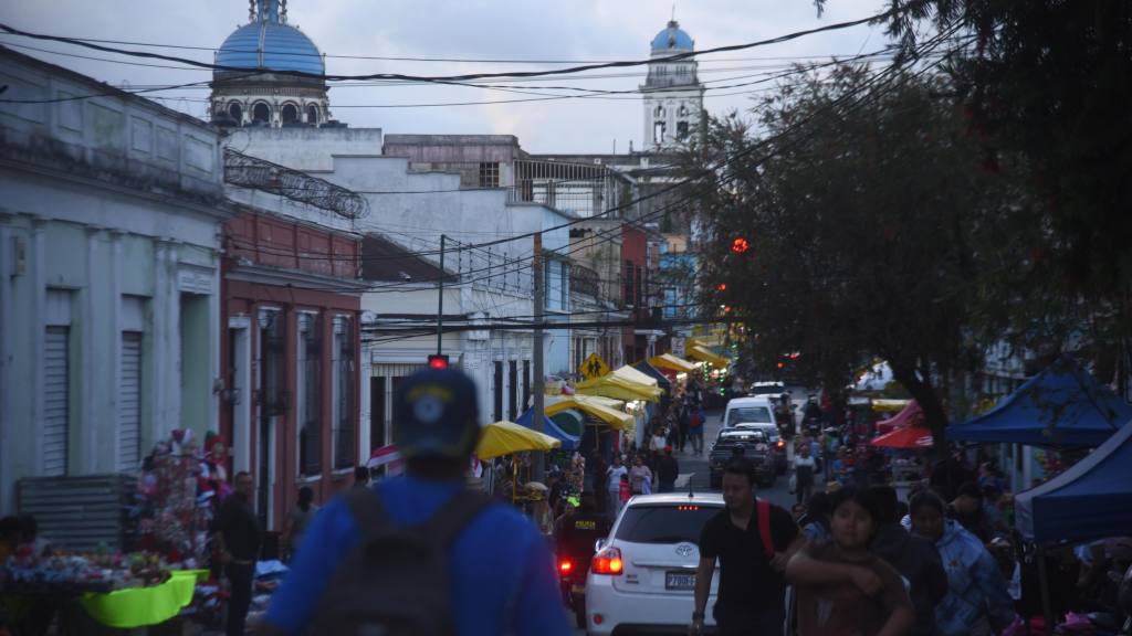Fieles empiezan a celebrar el Día de la Virgen de Guadalupe | Omar Solis