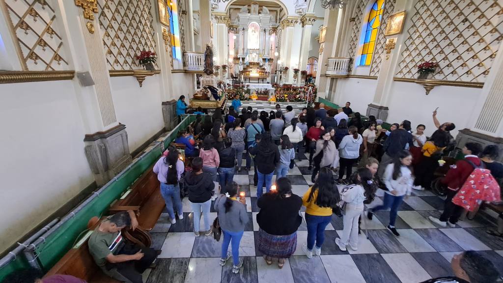 Fieles empiezan a celebrar el Día de la Virgen de Guadalupe | Omar Solis