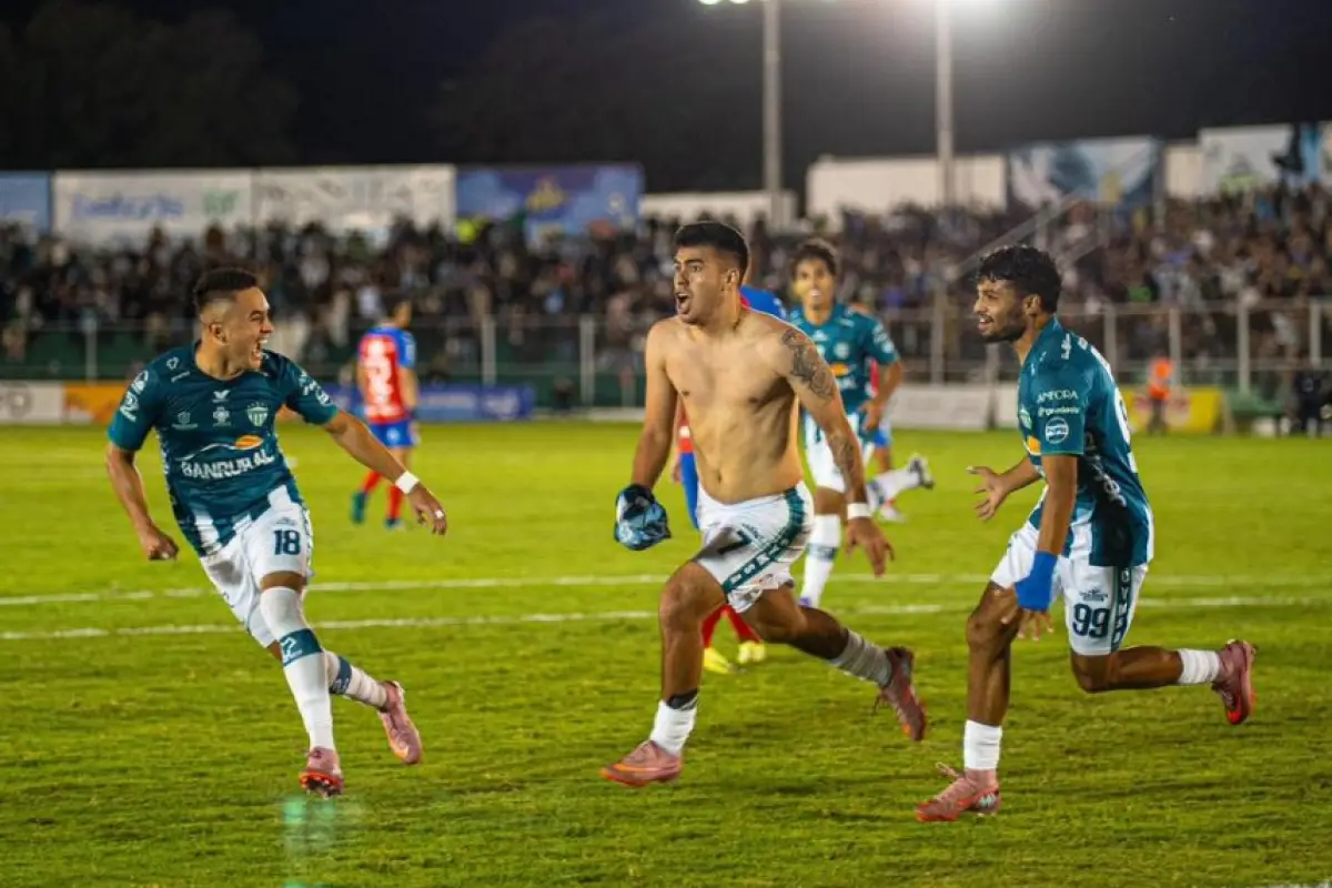 Antigua eliminó a Xelajú y es semifinalista del Apertura 2025