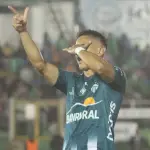 Óscar Santis abrió el camino anoche para una goleada del Antigua sobre Aurora