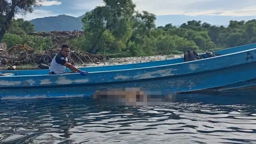 Localizan tres cuerpos en el lago de Amatitlán ,Bomberos Voluntarios