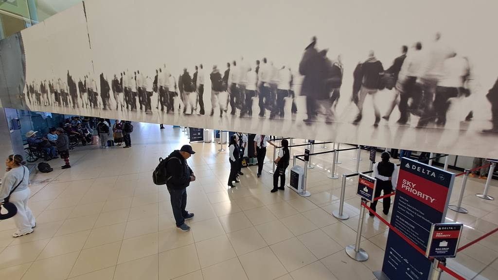 Alta afluencia de pasajeros en el Aeropuerto Internacional La Aurora, diciembre 2025 | Omar Solís/EU