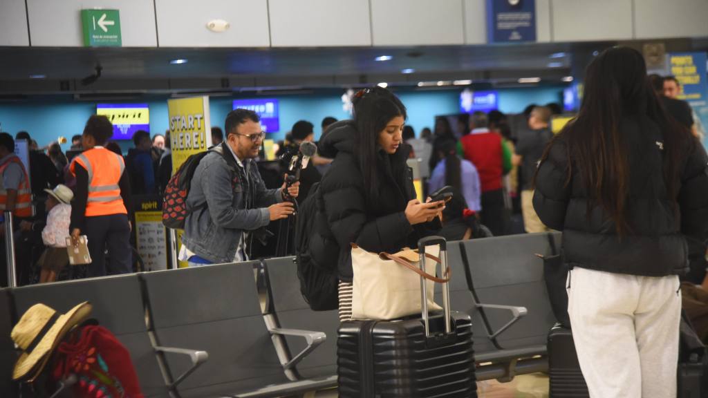 Alta afluencia de pasajeros en el Aeropuerto Internacional La Aurora, diciembre 2025 | Omar Solís/EU