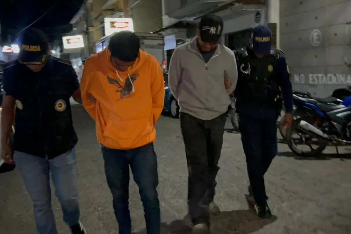 Los sospechosos de robar la motocicleta y exigir dinero para devolverla fueron detenidos en Jutiapa., PNC