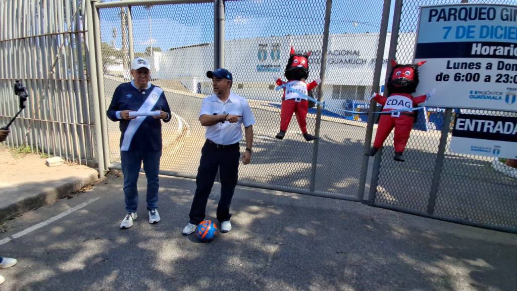 Diputados Orlando Blanco y Jairo Flores visitaron en Estadio Nacional | Alex Meoño
