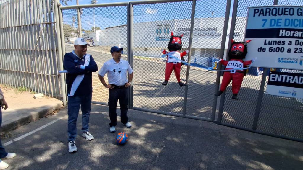 Diputados Orlando Blanco y Jairo Flores visitaron en Estadio Nacional | Alex Meoño