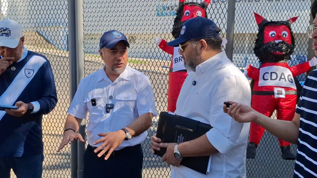 Diputados Orlando Blanco y Jairo Flores visitaron en Estadio Nacional | Alex Meoño