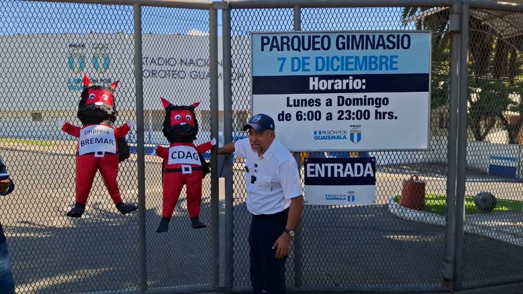 Diputados Orlando Blanco y Jairo Flores visitaron en Estadio Nacional | Alex Meoño