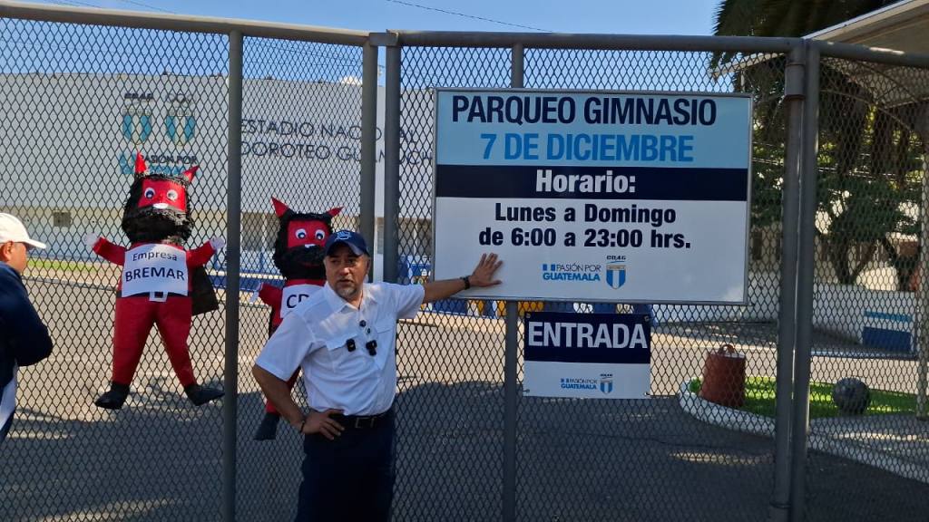 Diputados Orlando Blanco y Jairo Flores visitaron en Estadio Nacional | Alex Meoño