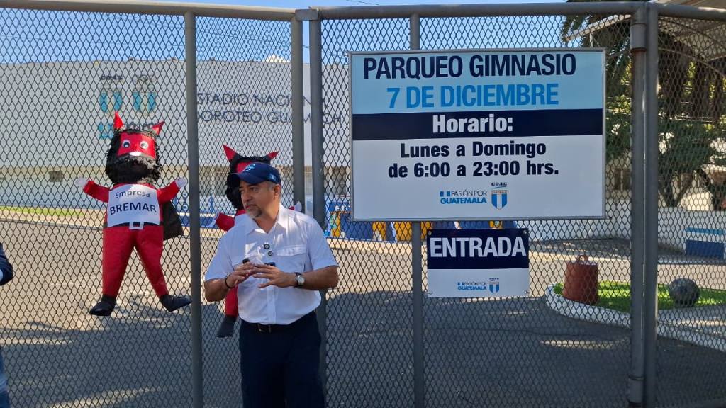 Diputados Orlando Blanco y Jairo Flores visitaron en Estadio Nacional | Alex Meoño