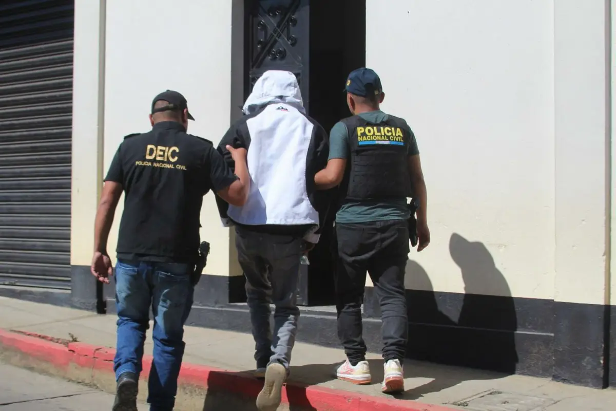 El menor implicado en un caso de femicidio fue puesto a disposición del juzgado correspondiente., PNC