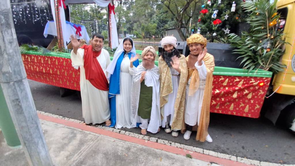 Desfile navideño de Bomberos Voluntarios, en el Periférico | Alex Meoño/EU