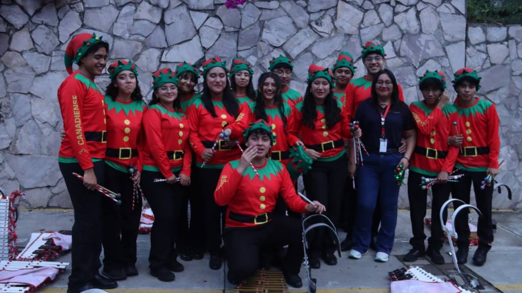 Desfile navideño de Bomberos Voluntarios, en el Periférico | Alex Meoño/EU