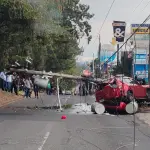 Paso cerrado tras accidente en bulevar San Cristóbal, Mixcot