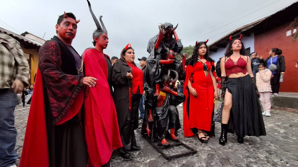 Quema del Diablo: Envían mensaje desde Antigua Guatemala | Álex Meoño