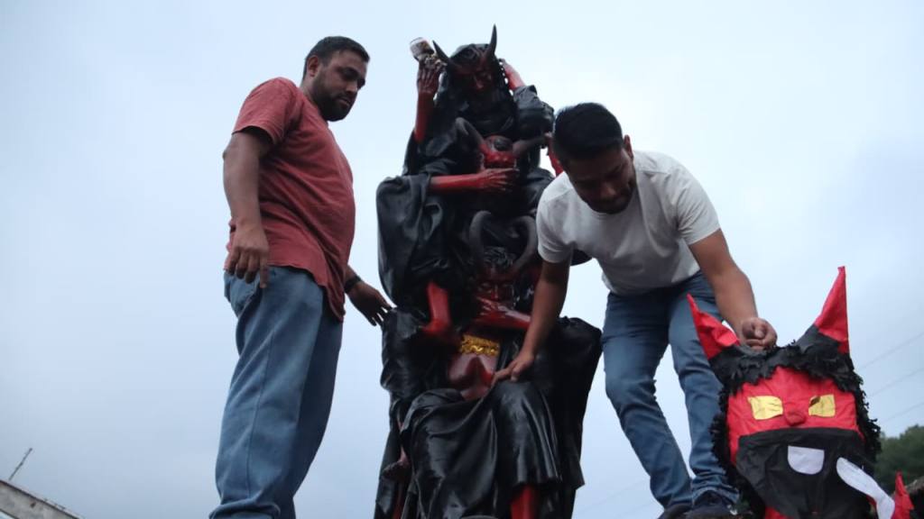 Quema del Diablo: Envían mensaje desde Antigua Guatemala | Álex Meoño