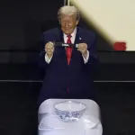 Trump sugiere cambiar el nombre al fútbol americano durante el sorteo del Mundialt