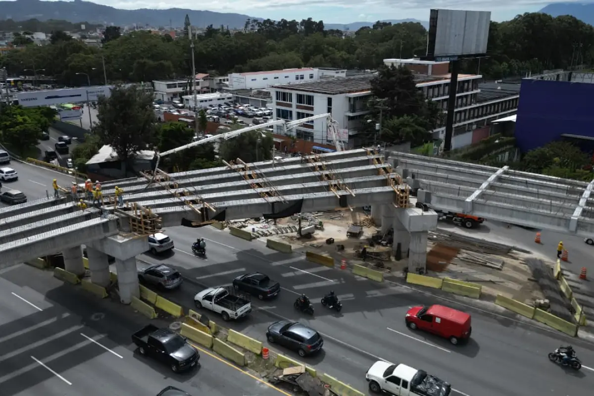 Trabajos de construcción del paso a desnivel en la calzada Roosevelt., Fondo Social de Solidaridad/CIV