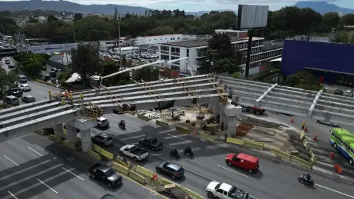 Trabajos de construcción del paso a desnivel en la calzada Roosevelt. ,Fondo Social de Solidaridad/CIV