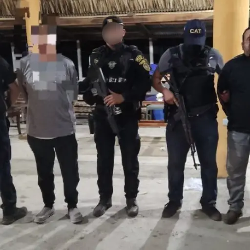 Dos hombres detenidos por tener vínculos con el cargamento de droga decomisado en Iztapa, Escuintla. ,PNC