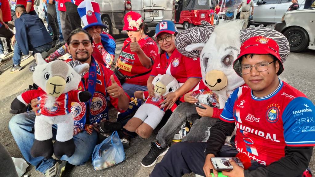 La afición de Xelajú arropa a su equipo en la previa de la gran final | Alex Meoño