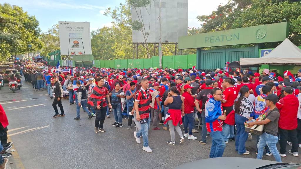La afición de Xelajú arropa a su equipo en la previa de la gran final | Alex Meoño