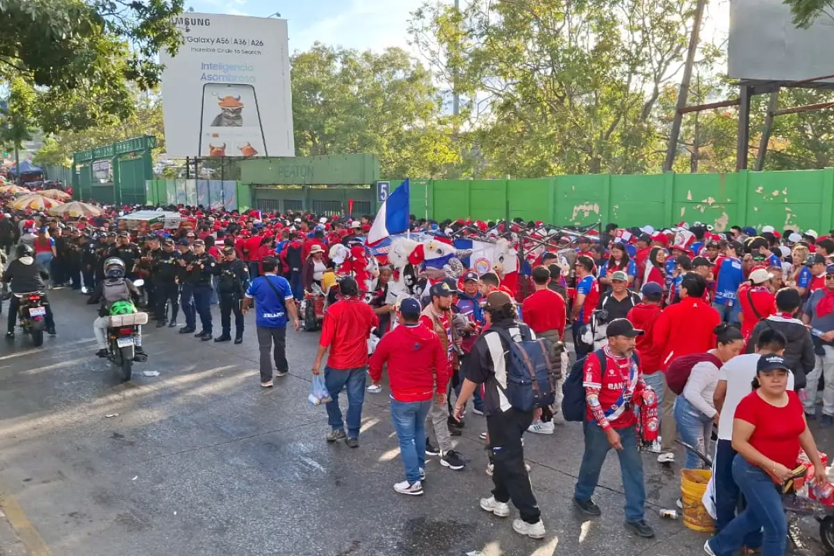 La afición de Xelajú arropa a su equipo en la previa de la gran final - Alex Meoño