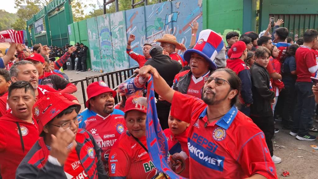 La afición de Xelajú arropa a su equipo en la previa de la gran final | Alex Meoño