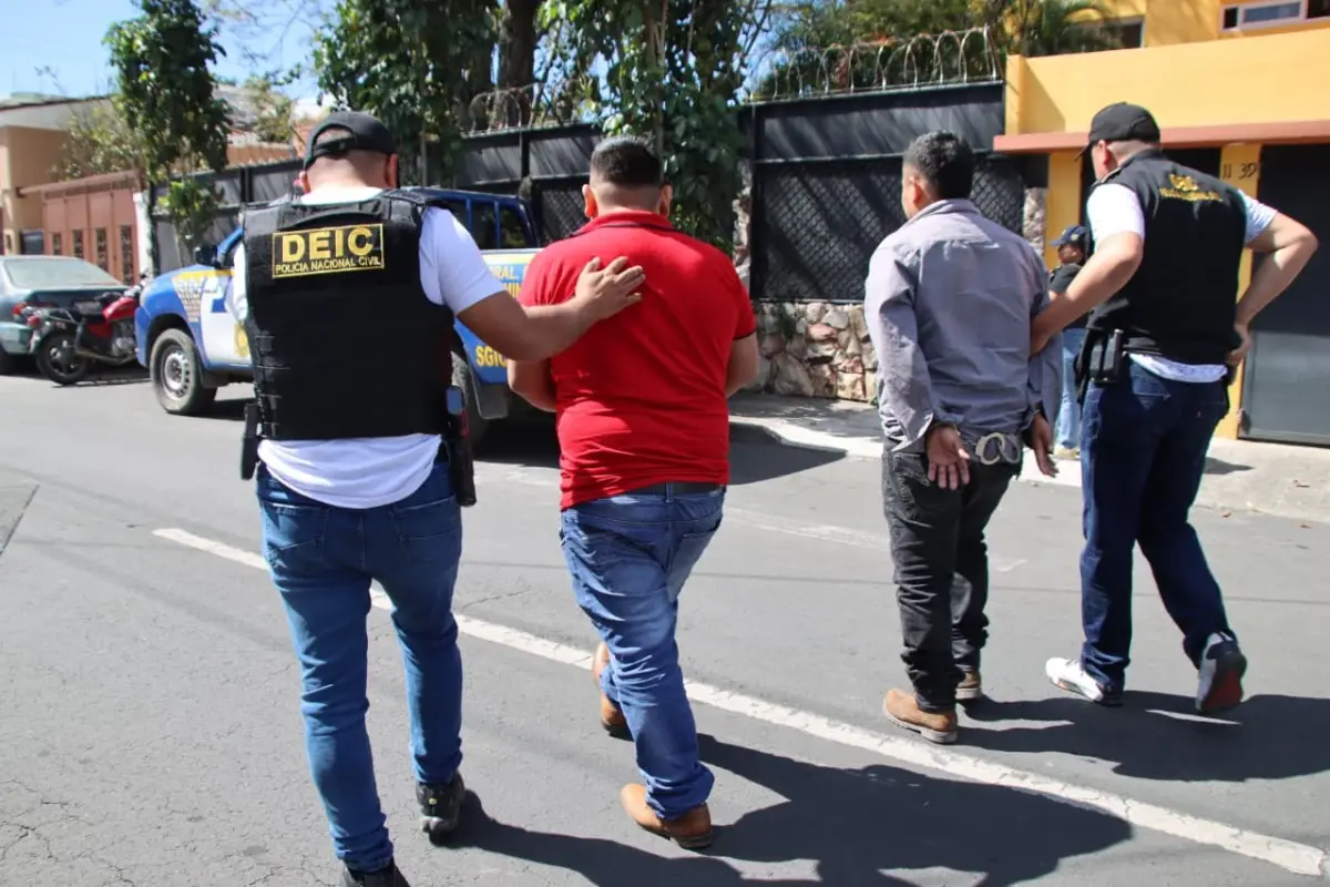 Capturan a tres guardias de seguridad por atraco a camión de valores en Zacapa