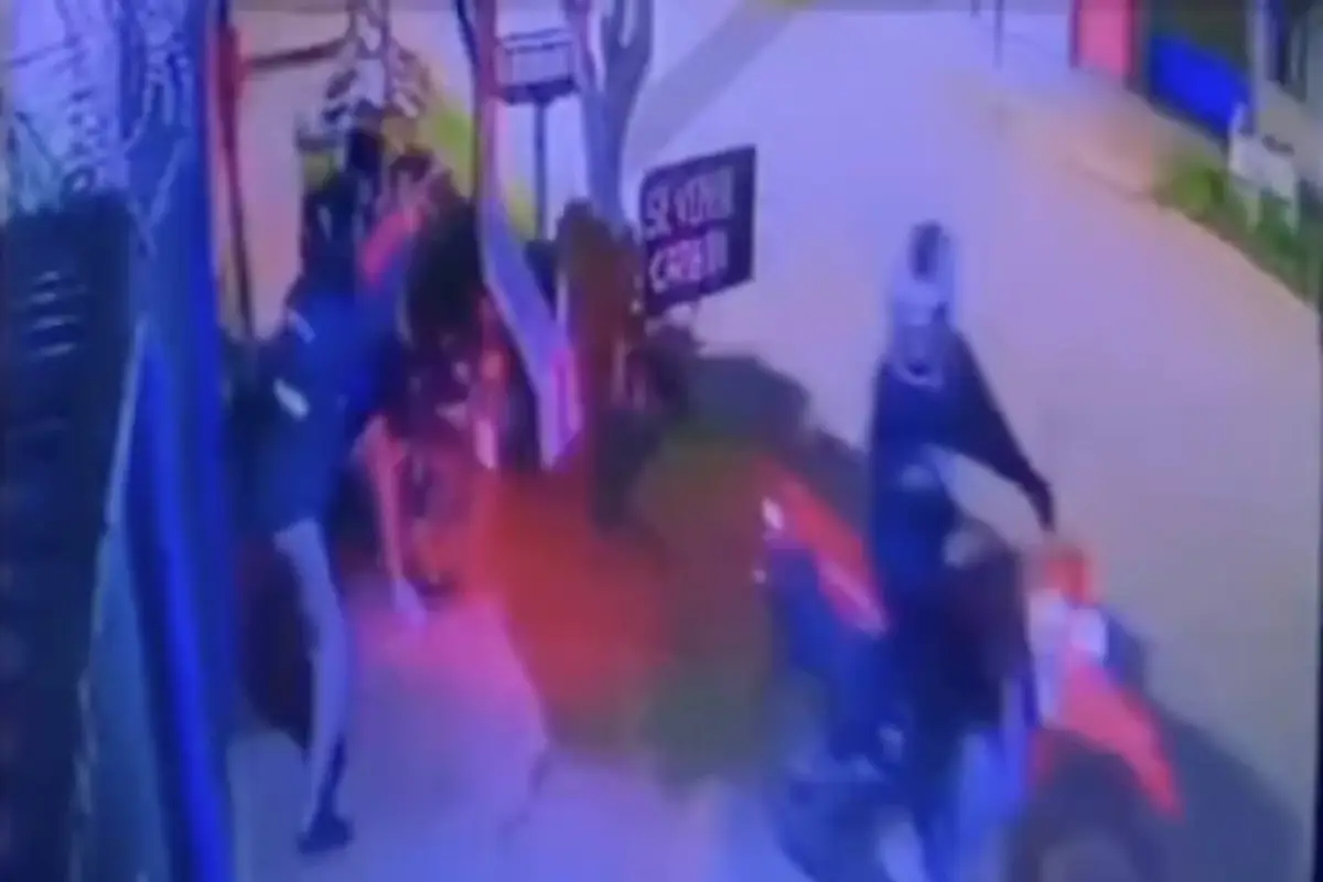 Víctima balea a motoladrón., Capturan de pantalla video de X.