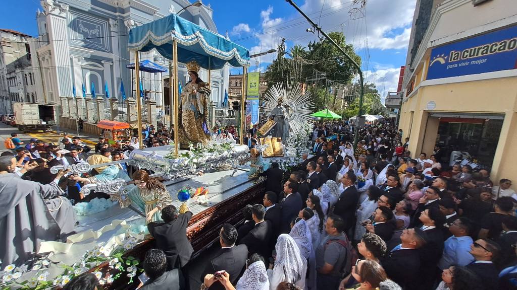 Cortejo procesional de la Virgen de la Inmaculada Concepción  | Omar Solís/EU