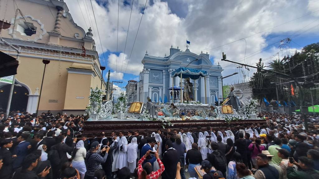 Cortejo procesional de la Virgen de la Inmaculada Concepción  | Omar Solís/EU