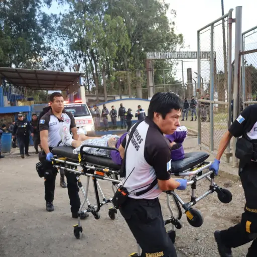 Bomberos auxiliaron a dos hombres con heridas de bala.  ,Foto Bomberos Voluntarios